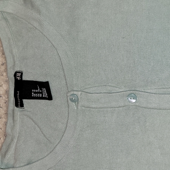 Light blue H&M button cardigan - Picture 2 of 2